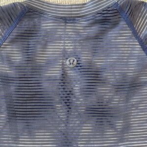 Lululemon fitted shirt. Women’s size 4. Athletic wear/